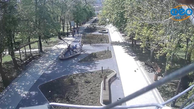 Вебкамера парк "Юбилейный" в Феодосии - вид на памятник фонтан Доброму Гению