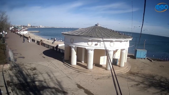 Веб камера в Феодосии- вид на набережнную и галечные пляжи
