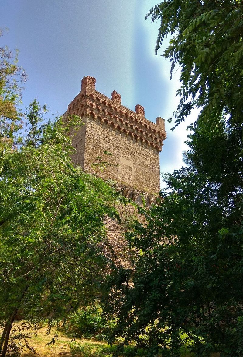 Фрагмент Генуэзской крепости Башня Константина - один из символов Феодосии